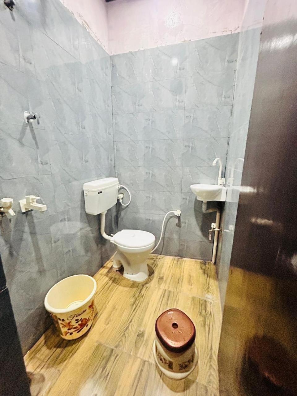 Agrawal Inn Guest House Матура Екстериор снимка