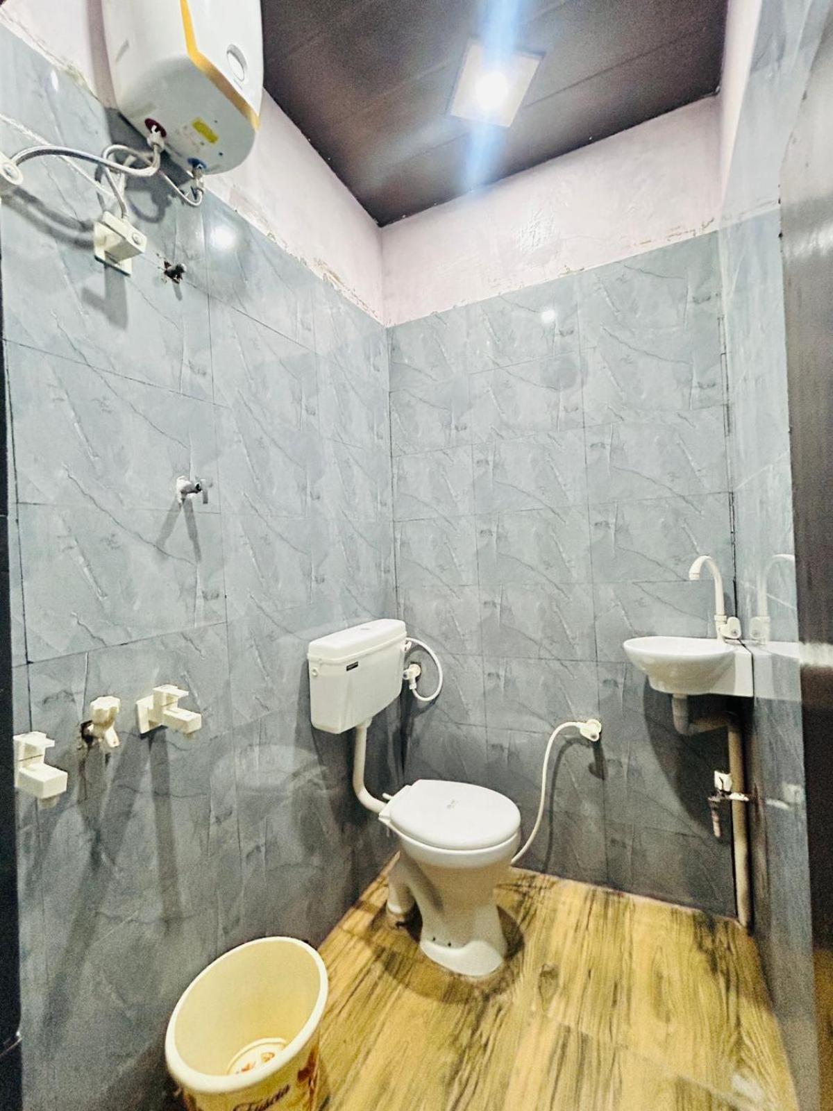 Agrawal Inn Guest House Матура Екстериор снимка