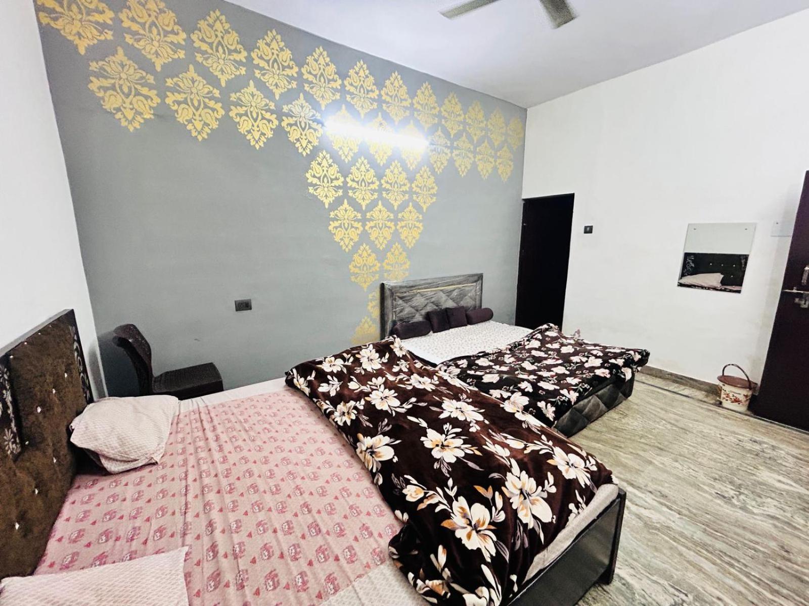 Agrawal Inn Guest House Матура Екстериор снимка