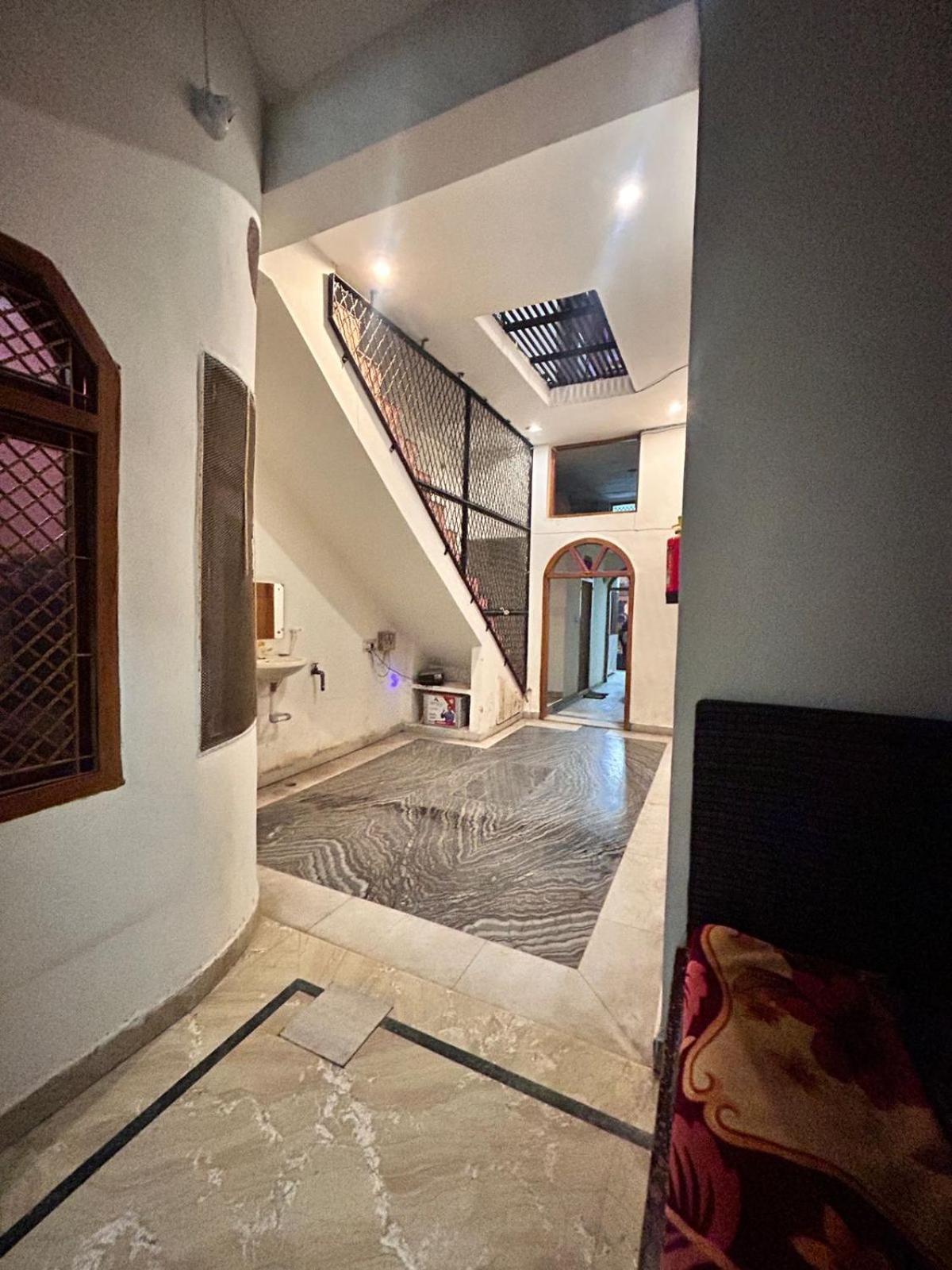 Agrawal Inn Guest House Матура Екстериор снимка