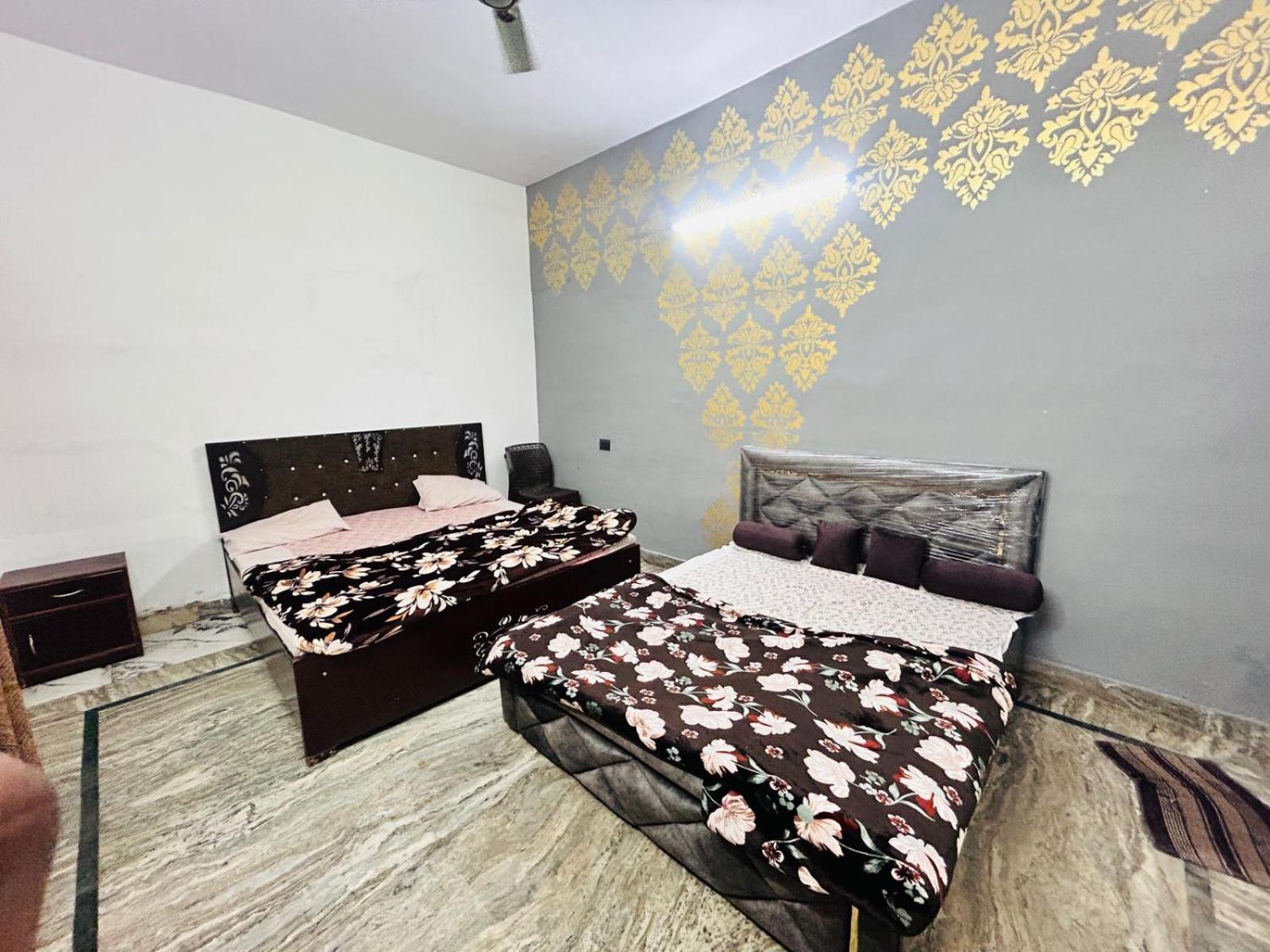 Agrawal Inn Guest House Матура Екстериор снимка