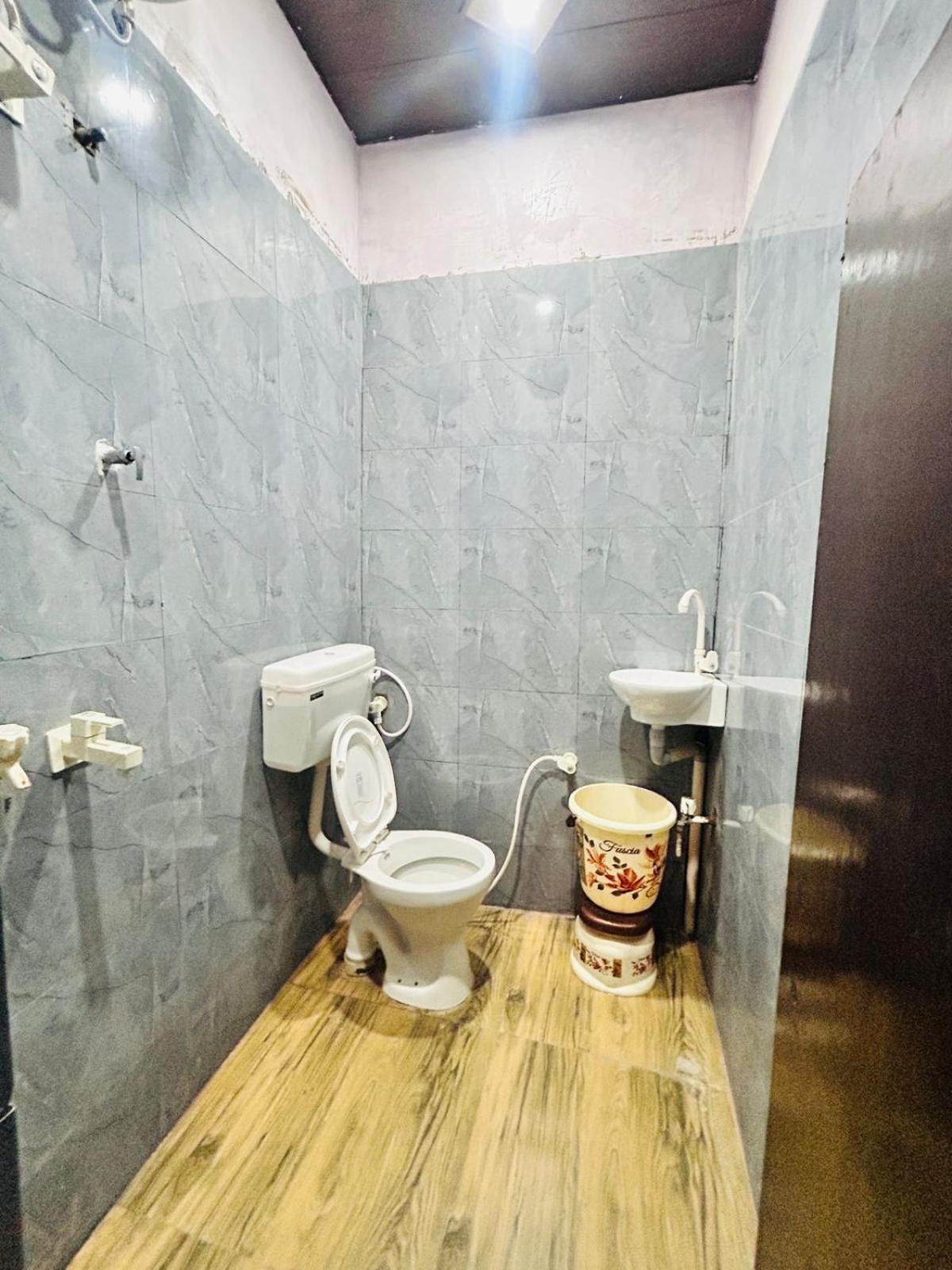 Agrawal Inn Guest House Матура Екстериор снимка