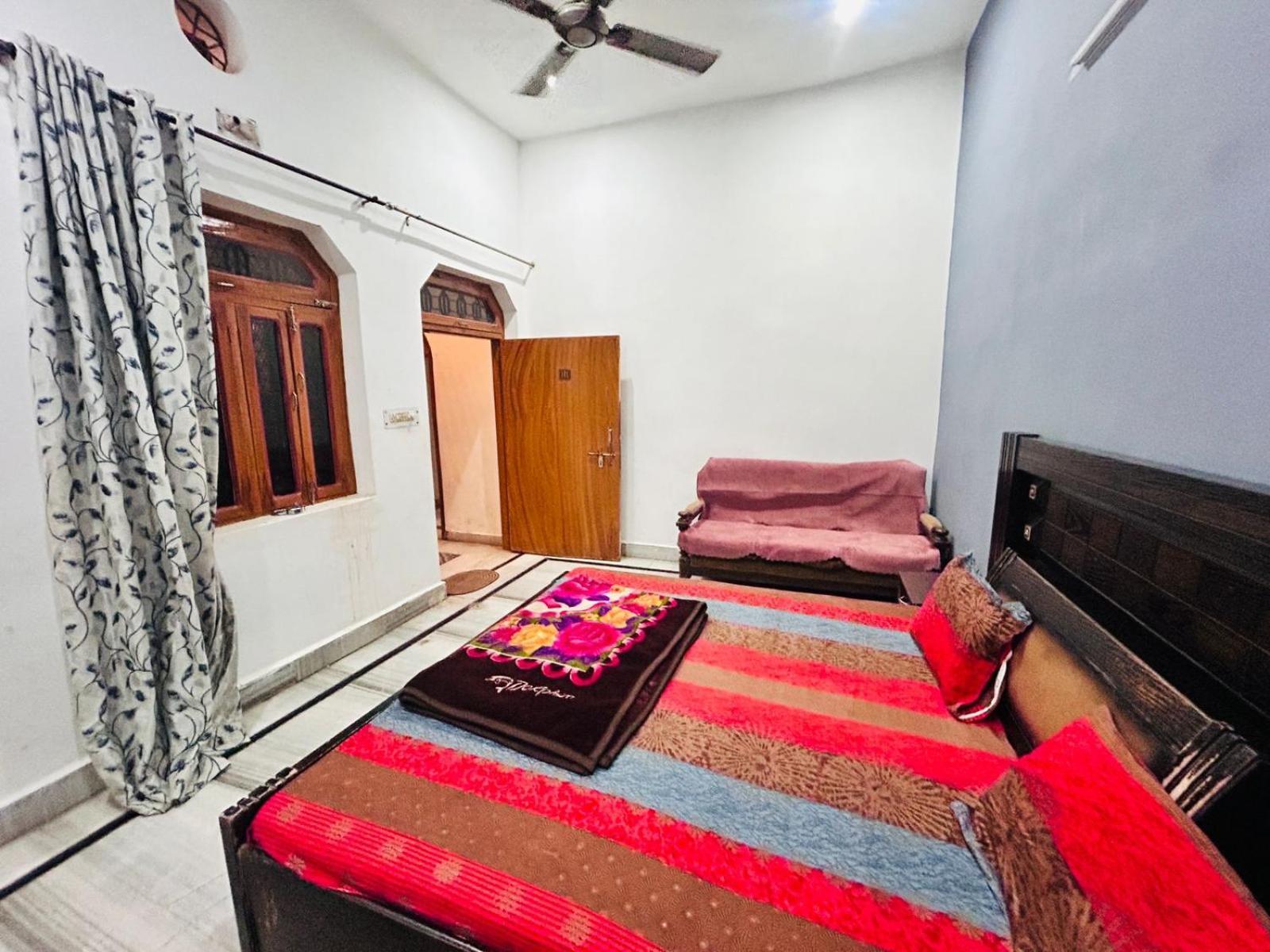 Agrawal Inn Guest House Матура Екстериор снимка